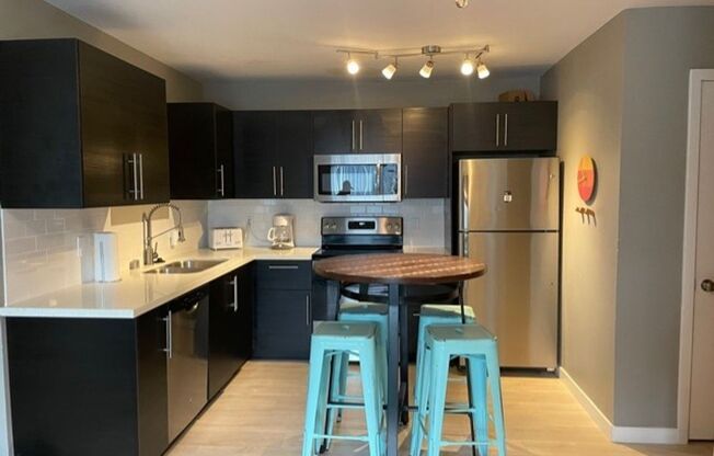 2 beds, 1 bath, $2,495, Unit 106