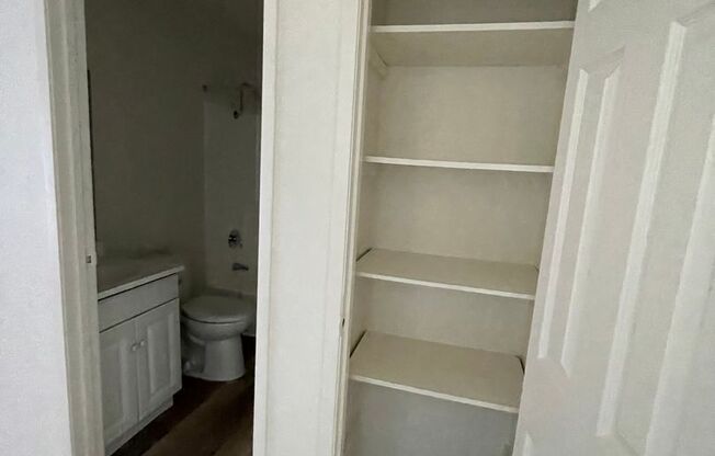 2 beds, 1 bath, 760 sqft, $1,299, Unit 256