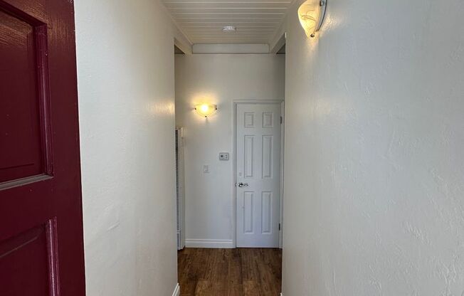 3 beds, 1 bath, $3,150