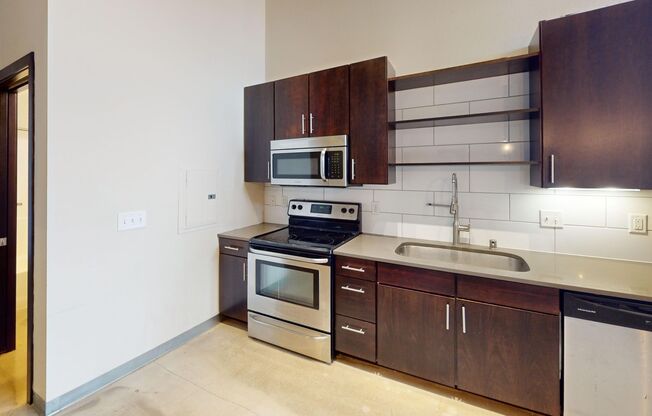 1 bed, 1 bath, 721 sqft, $1,920, Unit 607-414