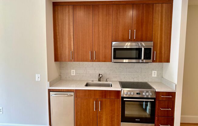 Studio, 1 bath, $2,350, Unit 420