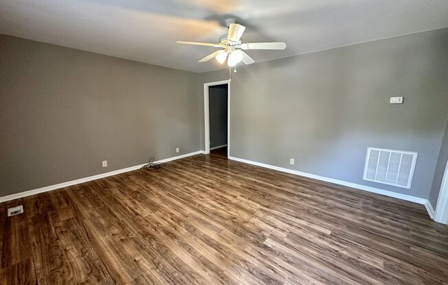 Locust Dr - 894 / 896