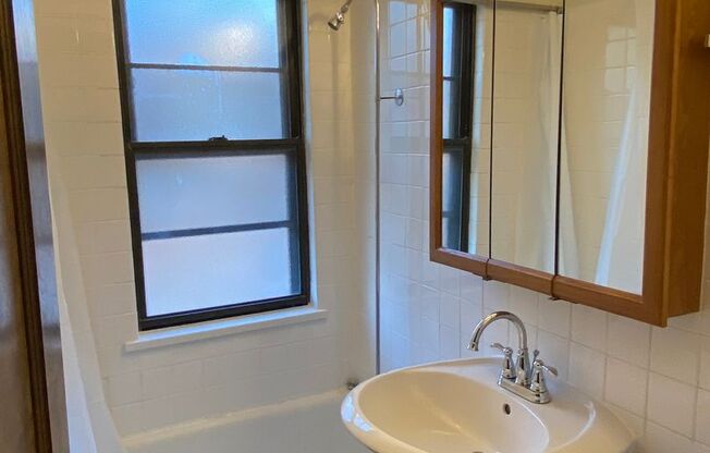 Studio, 1 bath, 320 sqft, $1,525, Unit 225-305
