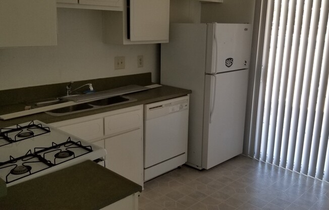 2 beds, 1 bath, 875 sqft, $1,550, Unit #3