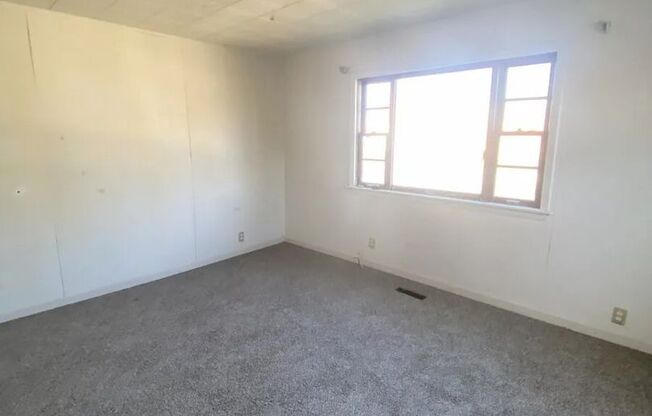 3 beds, 1 bath, $1,099