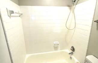 1 bed, 1 bath, 650 sqft, $840, Unit 7572-A