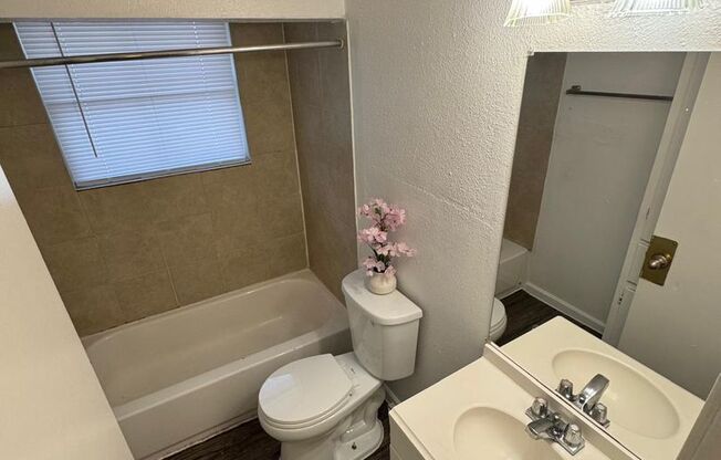 Studio, 1 bath, 550 sqft, $1,210, Unit 209