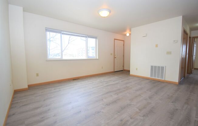 Beautiful 2 bedroom apartment with attached garage!