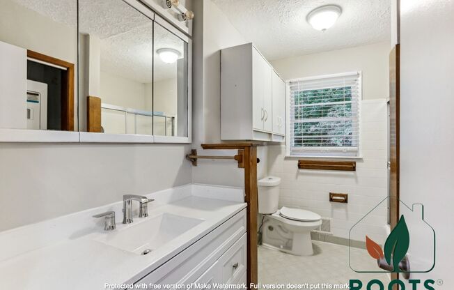 3 beds, 1 bath, $1,699, Unit 895 Scott Ln SW Unit A