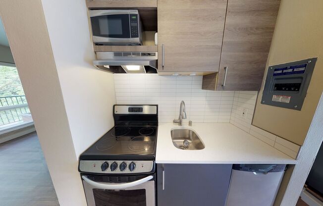 Studio, 1 bath, 355 sqft, $1,350, Unit 405