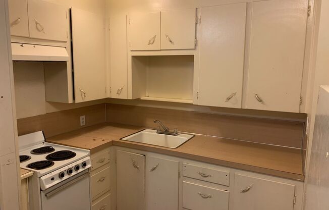 1 bed, 1 bath, $620, Unit APT# 3