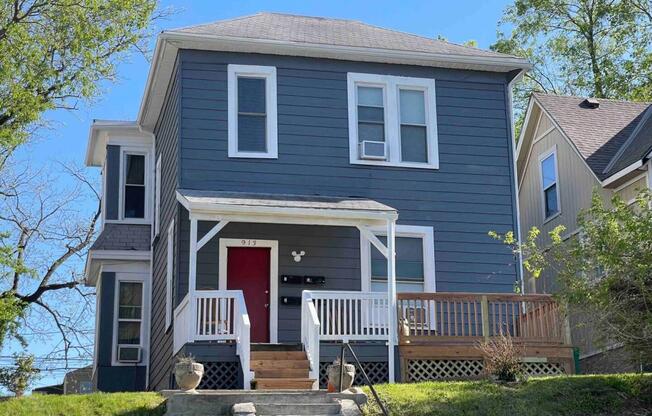 913 ARMSTRONG AVE