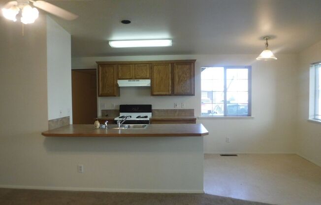 2 beds, 2 baths, 993 sqft, $1,625