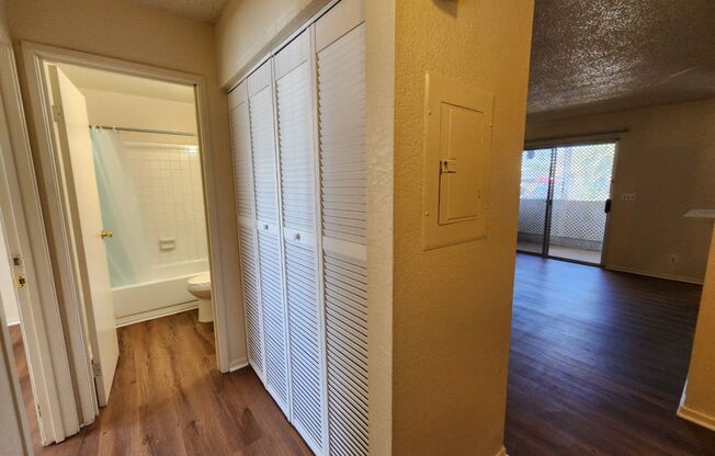 2 beds, 2 baths, 918 sqft, $1,175, Unit Unit B