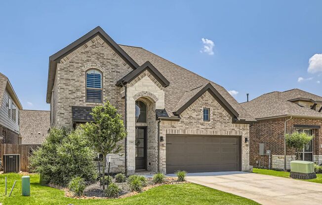 Beautiful Perry built 4 BR/3.5 bath w/study & gameroom in New Braunfels!