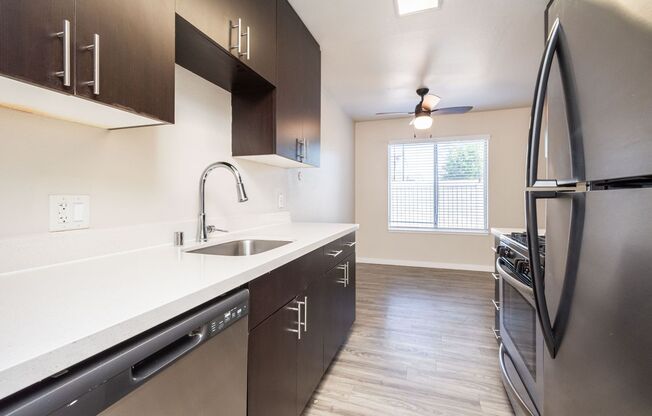 2 beds, 1 bath, 830 sqft, $1,950, Unit 16