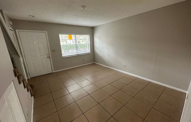 2 Bedroom 2 Bath Townhome convenient to UCF in East Orlando