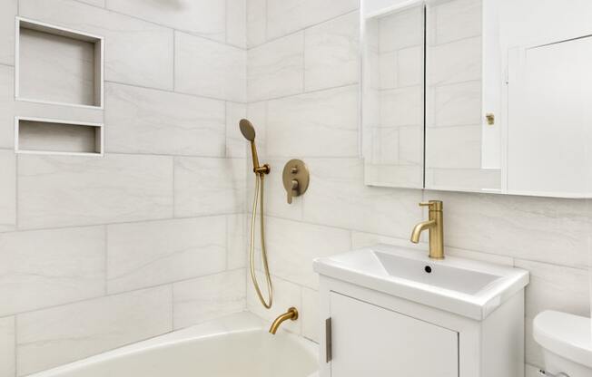 200 E 28th St 4H
