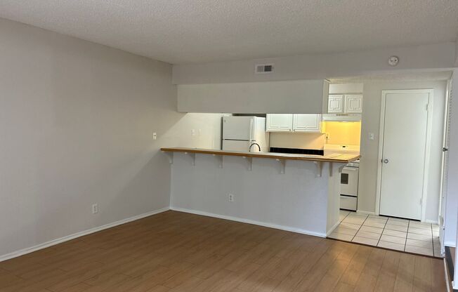 Studio, 1 bath, 575 sqft, $1,095, Unit OCR-126