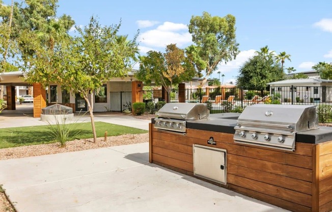 Pet-Friendly Apartments in Tempe – Sentry Tempe – grill area near pool