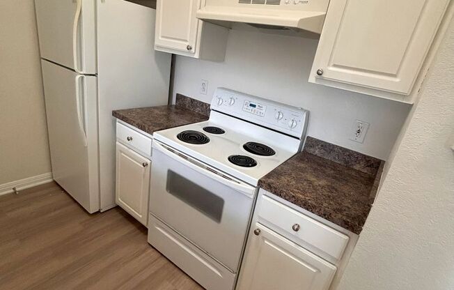 Beautiful 1/1 in Uptown Place!!