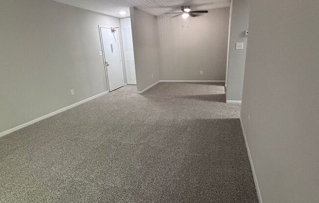 Spacious One Bedroom Available. Close to University and Downtown Area.