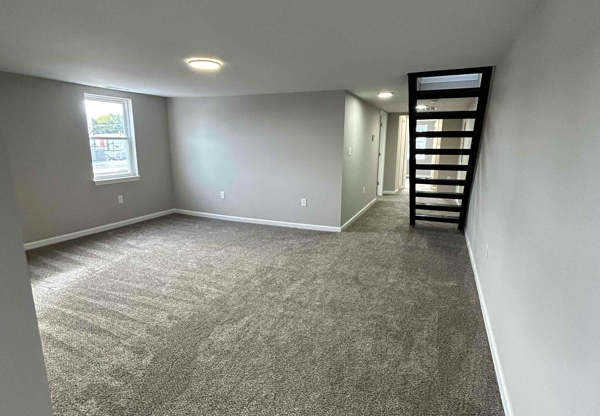 22 24 W LINCOLN HWY