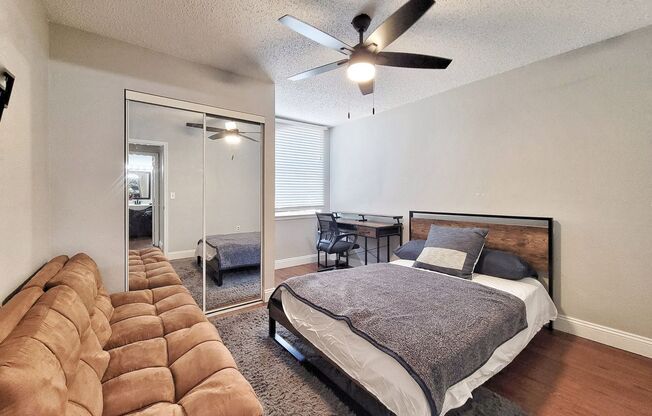3 beds, 3 baths, $1,700, Unit Unit 527