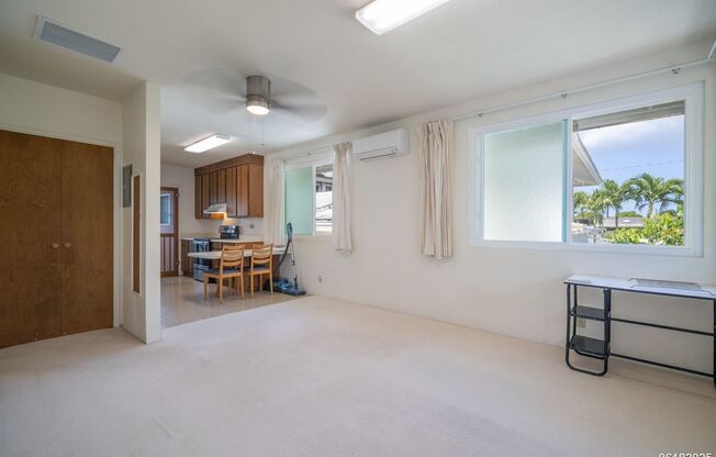 1 Bed 1 Bath IN LOWER PALOLO 31 SOLAR PANELS AVAILABLE NOW!