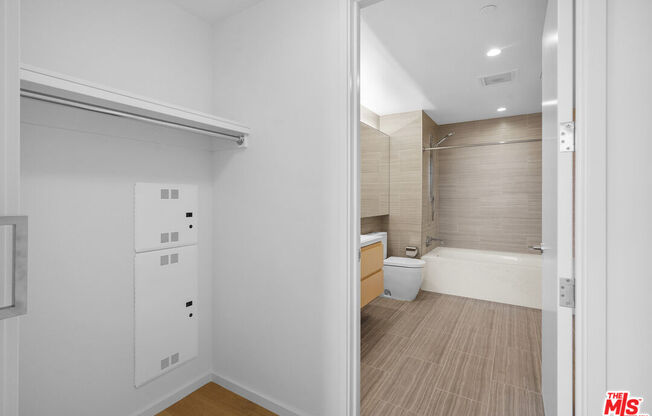 2 beds, 2 baths, 1,305 sqft, $4,800, Unit 2811