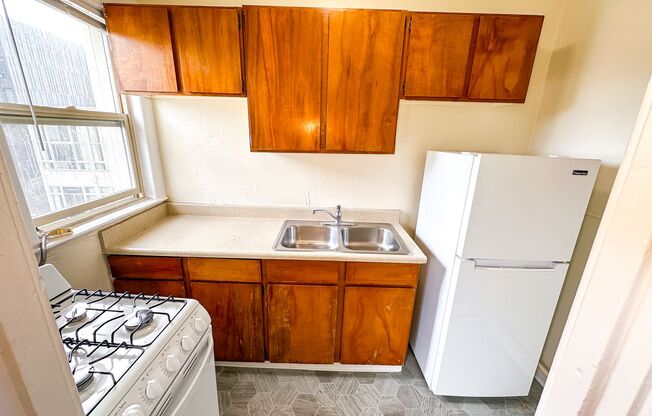 Studio, 1 bath, 280 sqft, $1,350, Unit 306