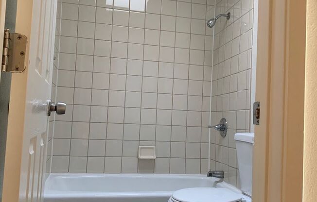 Hollywood Villa Apts.