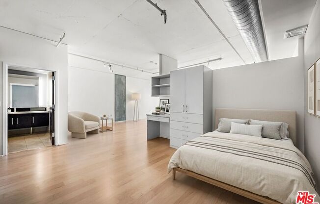1 bed, 1 bath, 1,030 sqft, $3,200, Unit 1410
