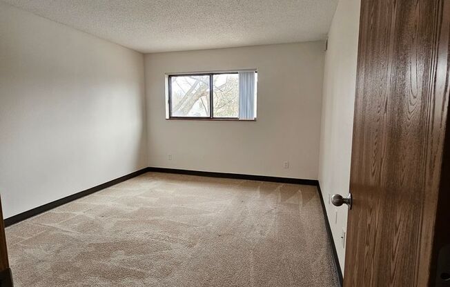 2 beds, 1 bath, 920 sqft, $1,305, Unit 1471-203