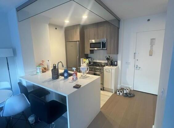 Studio, 1 bath, $3,700, Unit 7D