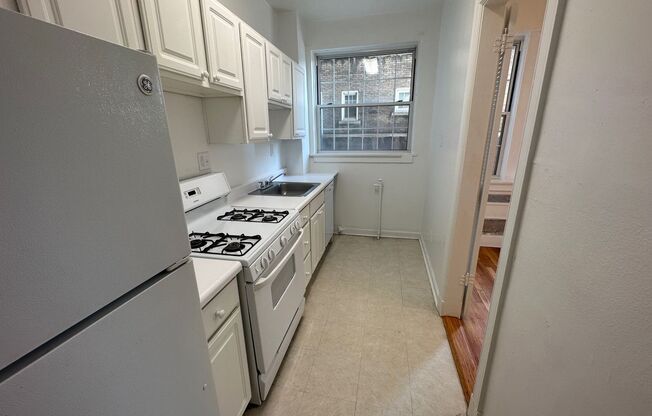 2 beds, 2 baths, 1,303 sqft, $2,200, Unit New King Edward 202