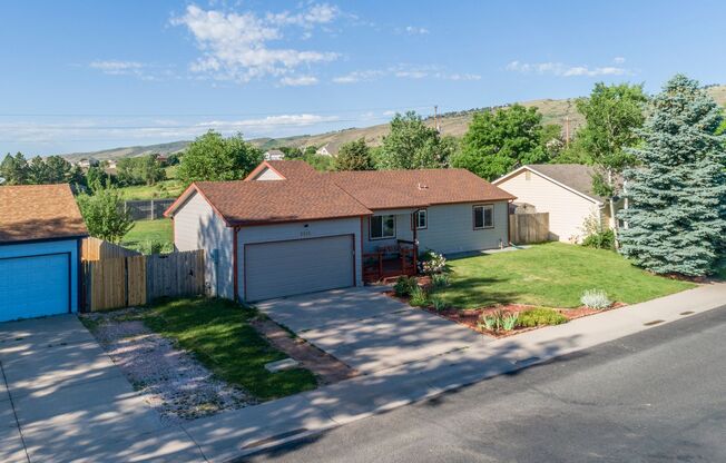 Charming 4-bedroom, 2-bathroom house on the west side of Ft. Collins.