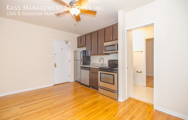 1504 N DEARBORN PKWY