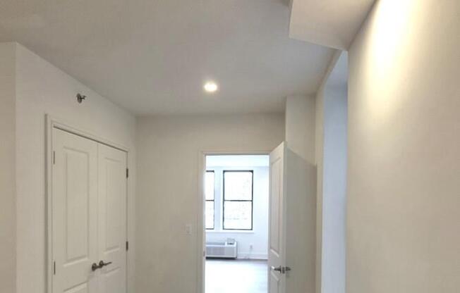 1 bed, 1 bath, $5,500, Unit 10I