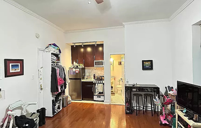 Studio, 1 bath, $2,800, Unit 15