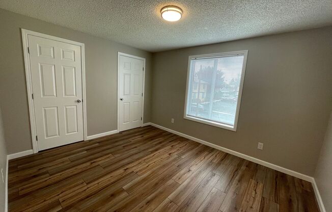 2 beds, 1 bath, 907 sqft, $1,300, Unit 1893D