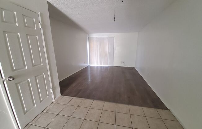 2 beds, 1 bath, 812 sqft, $1,295