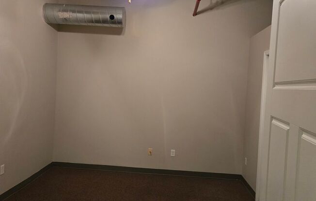 2 beds, 2 baths, 1,100 sqft, $898, Unit 617