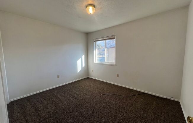 3 beds, 1 bath, $1,175, Unit 690 Richland # 2