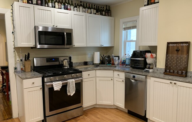 3 beds, 1 bath, $3,450, Unit A