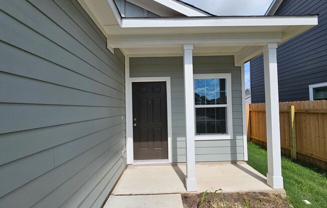 Charming 3 Bed / 2 Bath Home in Bastrop Grove!