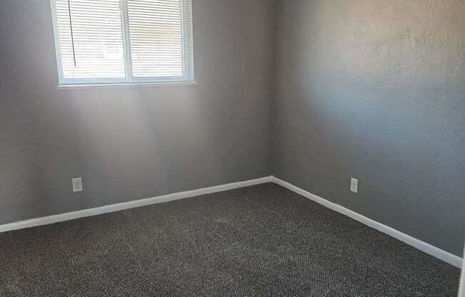 2 beds, 1 bath, 750 sqft, $1,070, Unit B03 1024 15