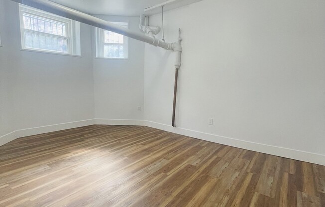 3 beds, 1 bath, 850 sqft, $3,400, Unit BASE
