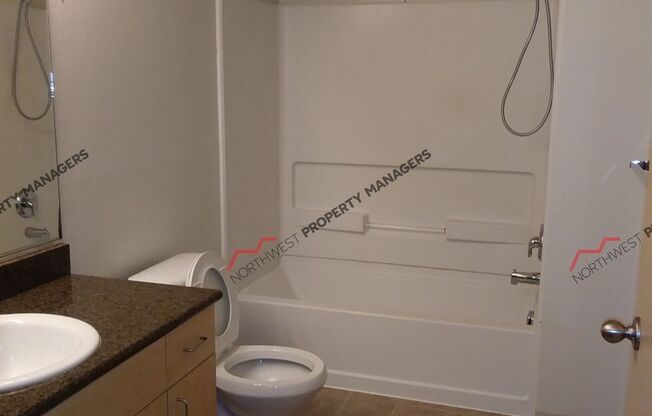 2 beds, 1 bath, 901 sqft, $1,450, Unit F-121