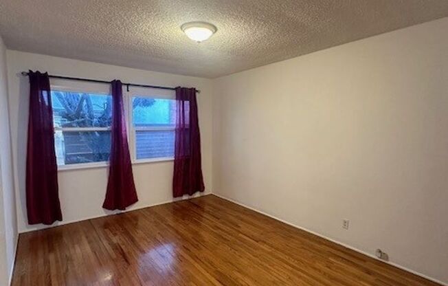 2 beds, 1 bath, $3,295, Unit 1029-D